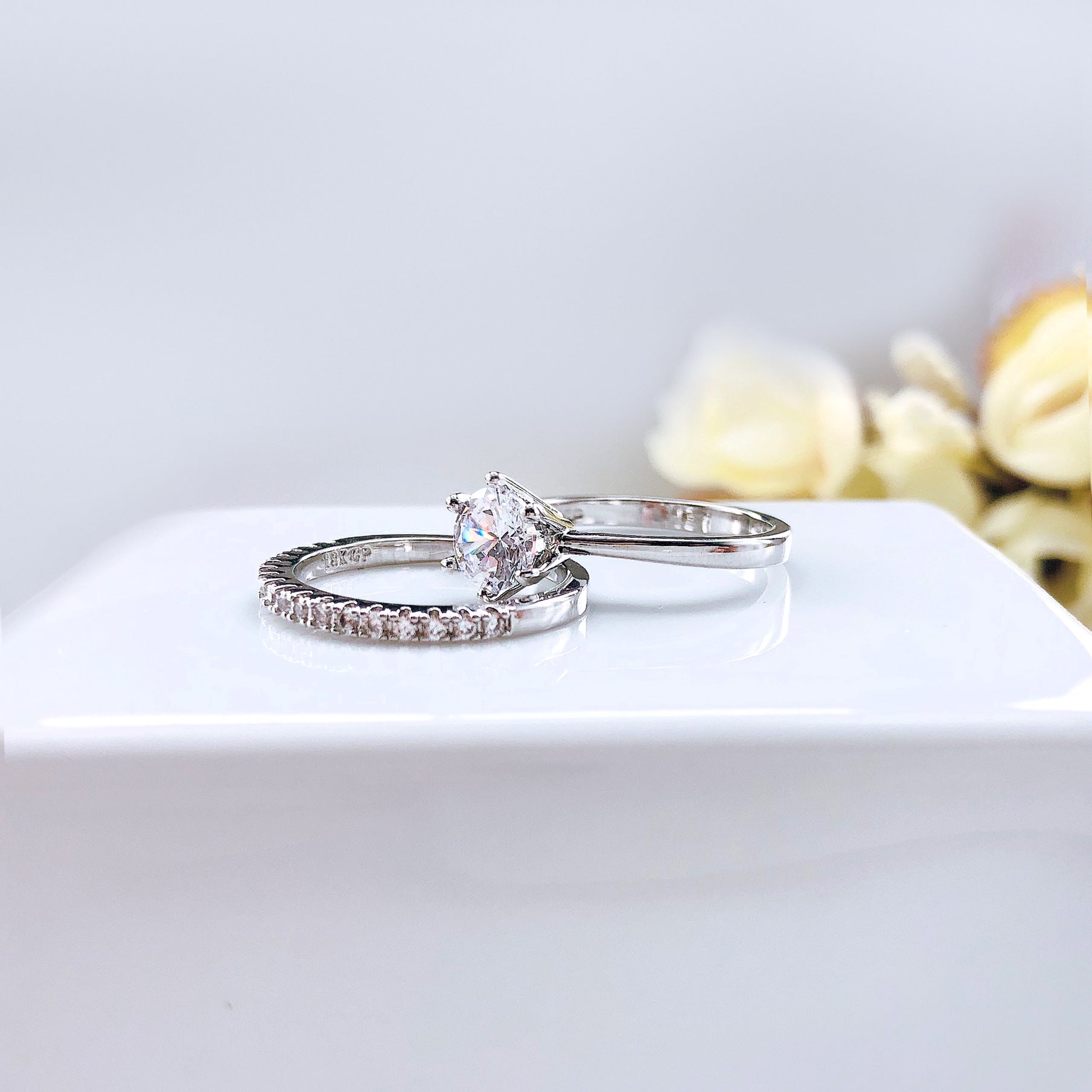 Zircon Micro Set Gold Plated Six Claw Ring